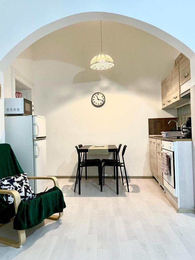 White Apartment Near The Famous New York Cafe Budapest Exterior foto