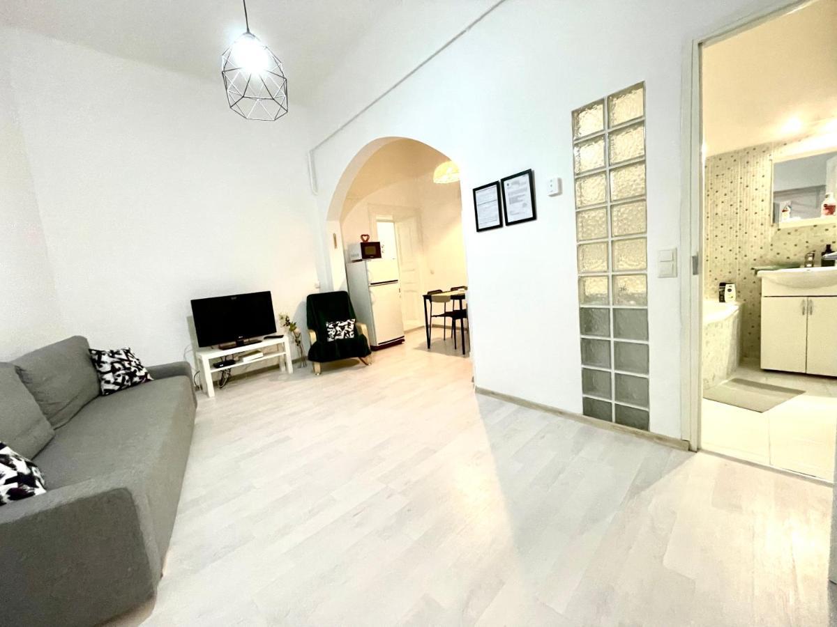 White Apartment Near The Famous New York Cafe Budapest Exterior foto